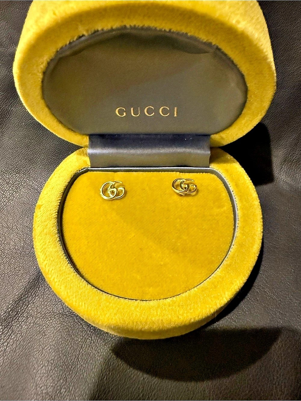 Gucci Running G Stud Earrings in 18k Yellow Gold